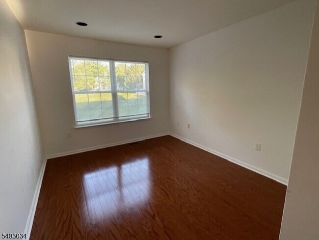 Building Photo - 33 Dorchester Dr