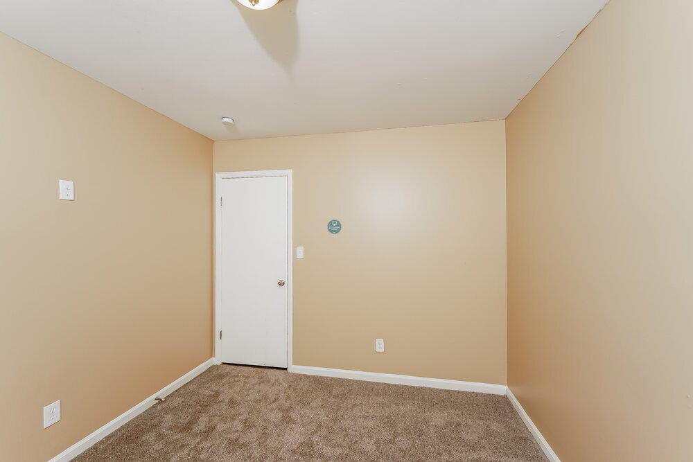 Building Photo - 1700 Serene Dr