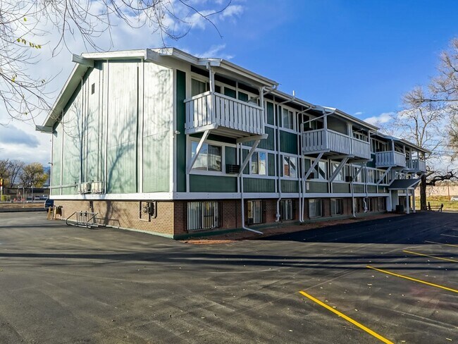 Building Photo - 233 E Arvada St