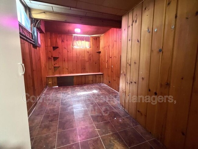 Building Photo - 806 John Farry Pl