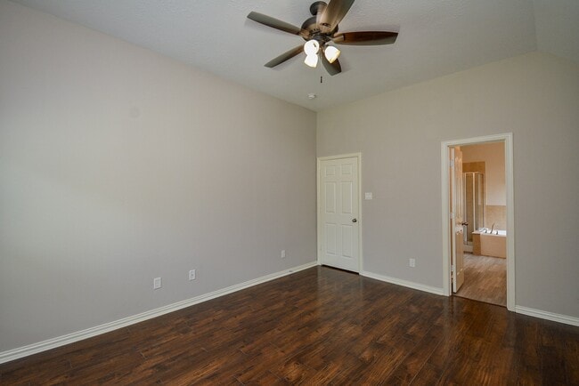 Building Photo - 6003 Hickory Hollow Dr