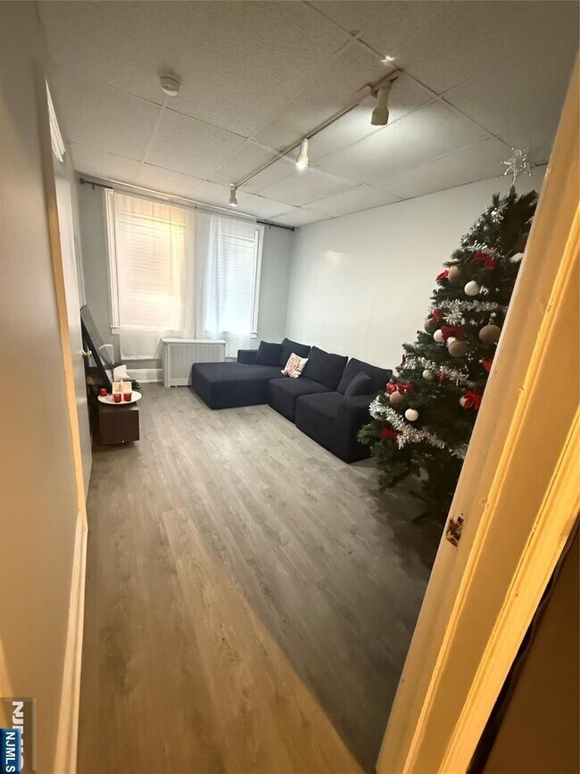 Building Photo - 322 Anderson Ave