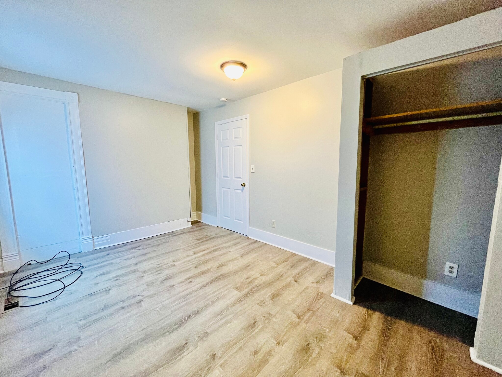 Building Photo - 1770 W Oak St