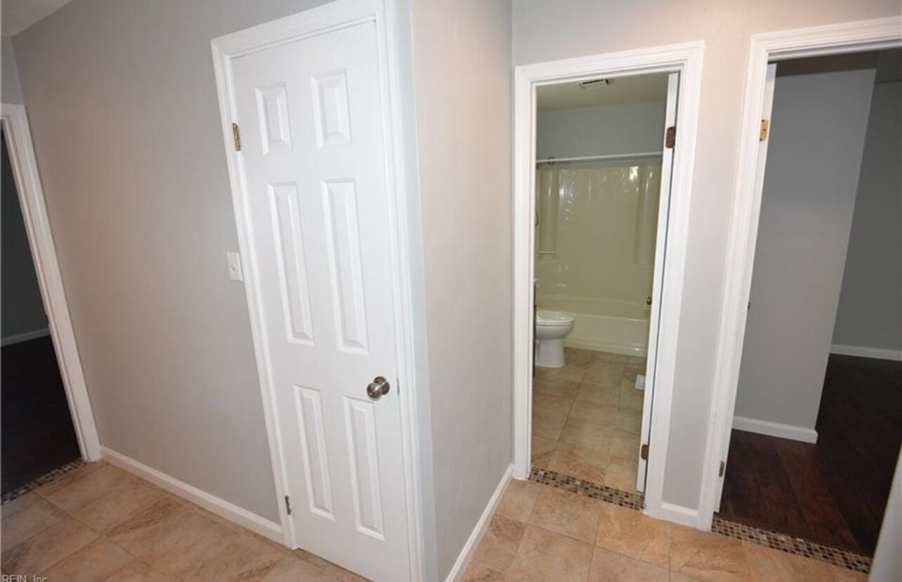 Building Photo - 4502 Marlwood Way