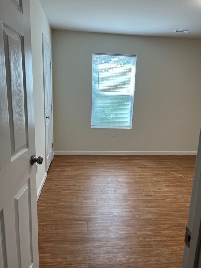 Building Photo - Brand new 4 beds 2 bath house