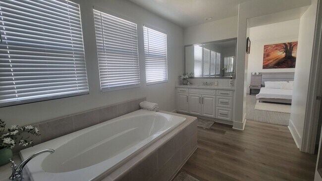 Building Photo - 3701 Parterre Ct
