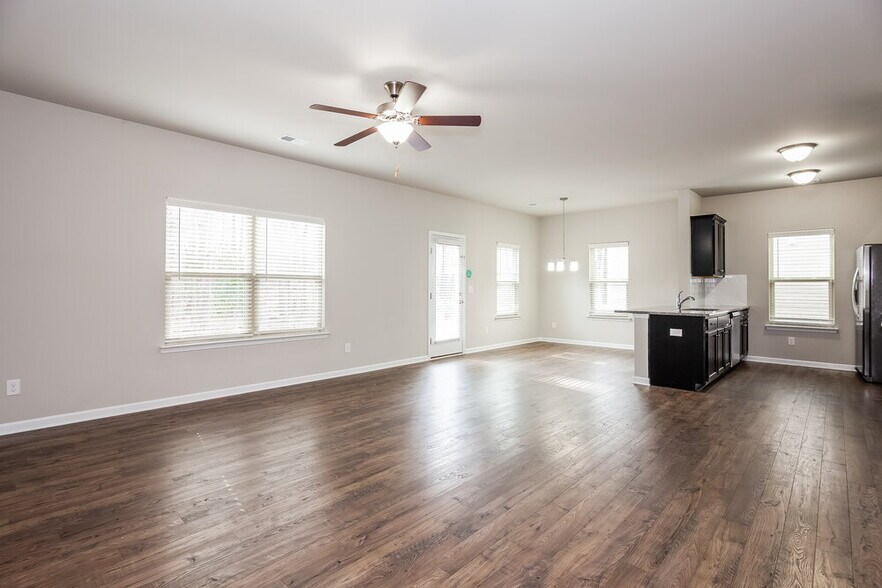 Building Photo - 1013 Helms Rd