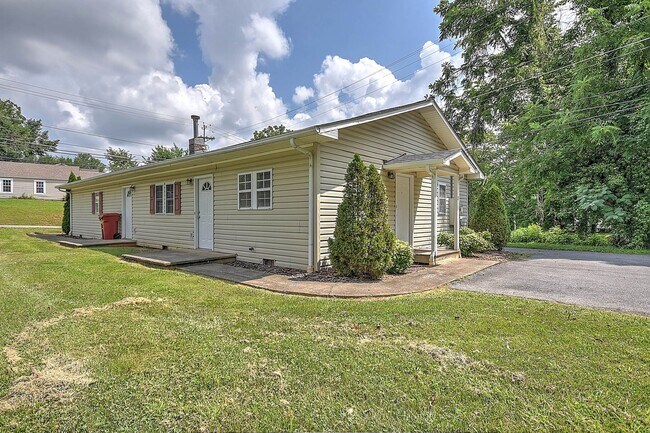 Building Photo - 1801 Indian Ridge Rd