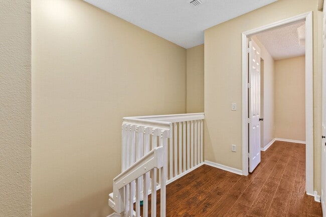 Building Photo - Spacious 3-bedroom, 3-bathroom home