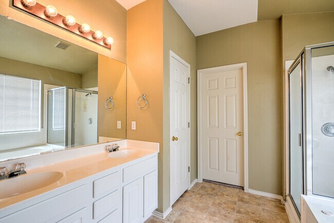 Building Photo - 807 Settlement St