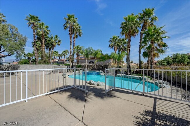 Building Photo - 3800 Beacon Point St