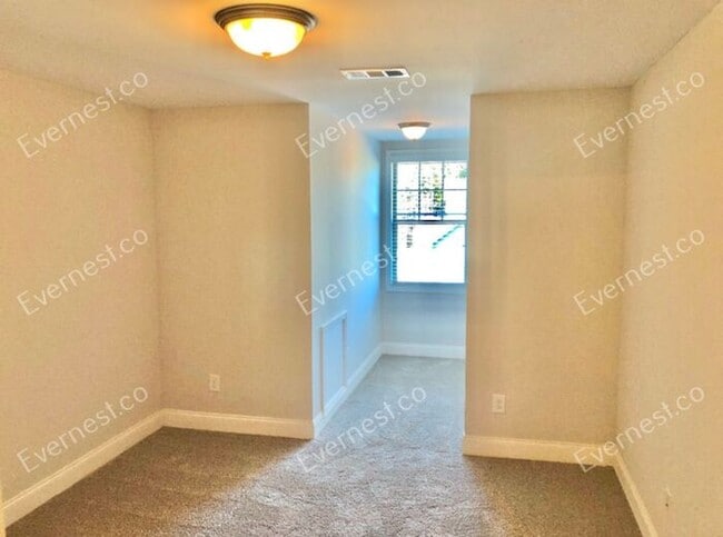 Building Photo - Spacious 3 Bed, 2.5 Bath Home with Modern Amenities / Available Soon!