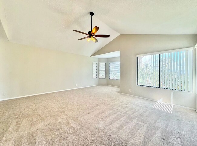 Building Photo - Beautiful 5B/3BA Home in Rancho Bernardo A...