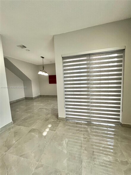 Building Photo - 3810 SW 51st St