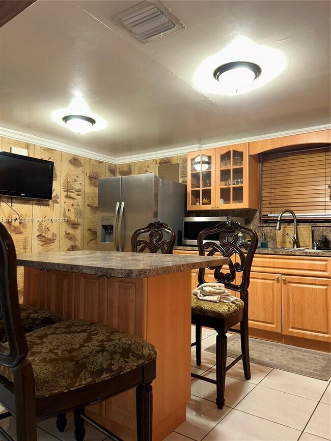 Building Photo - 5891 W 9th Ln