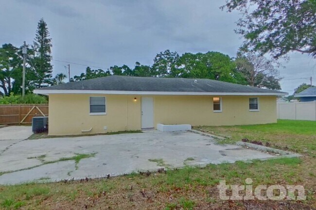 Building Photo - 5360 Alhambra Way S