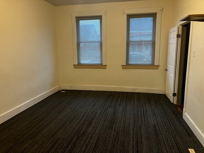 Building Photo - 103 N Depot St