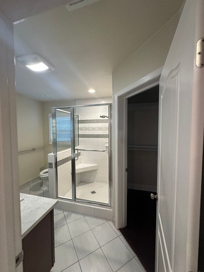 Building Photo - Gorgeous, 3 bedroom, 2.5 bath home, ready for move in