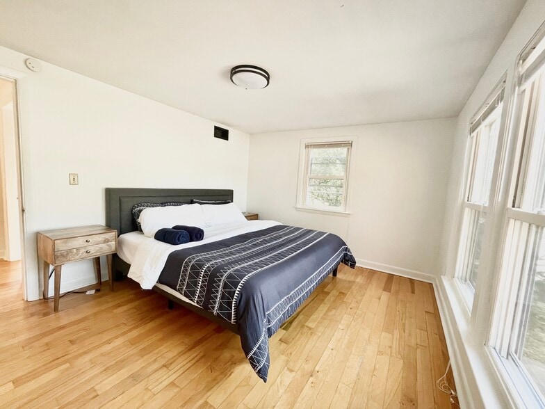 Building Photo - 13 Krampf Cir