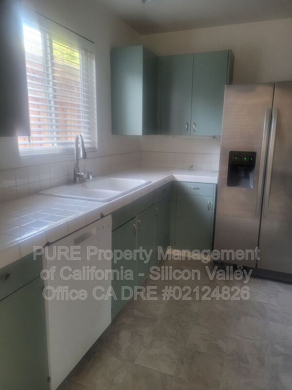 Building Photo - 4860 Clydelle Ave