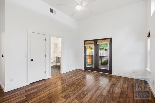 Building Photo - 13009 Lamplight Village Ave