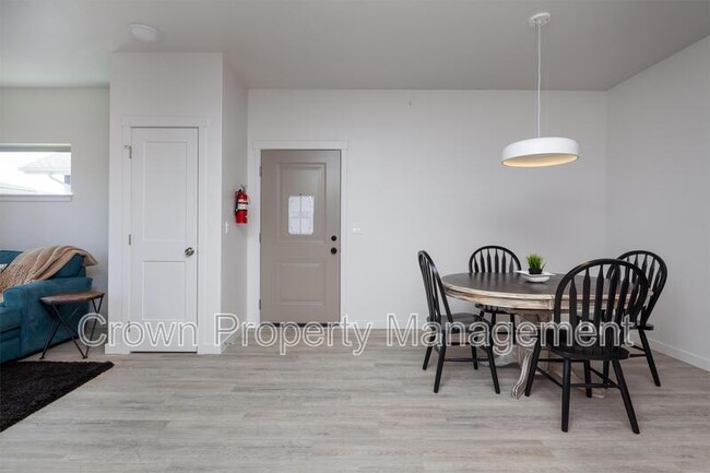 Building Photo - 206 Sawyer Ln