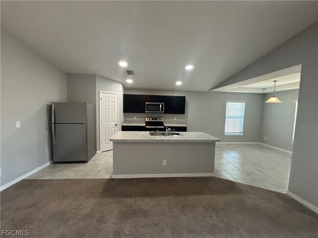 Building Photo - 3921 NE 15th Pl