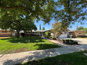 Building Photo - 1903 W Fountain Way