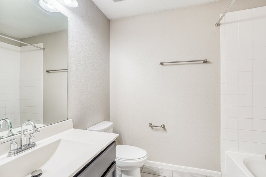 Building Photo - 622 Harvest Bluff Dr