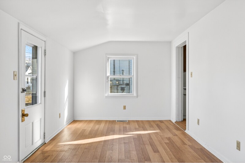 Building Photo - 930 7th St