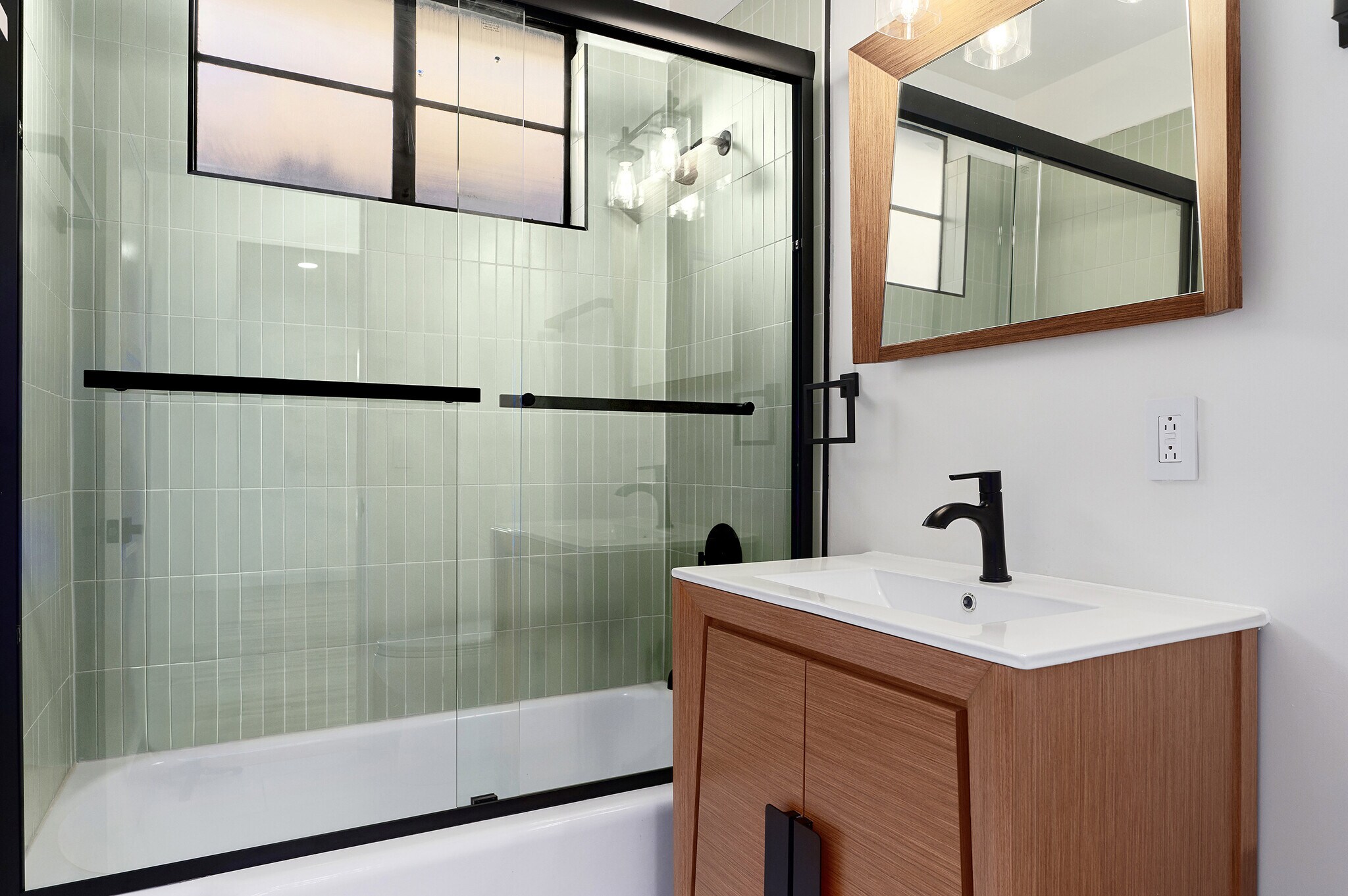 Bathroom - 1940 Clinton St