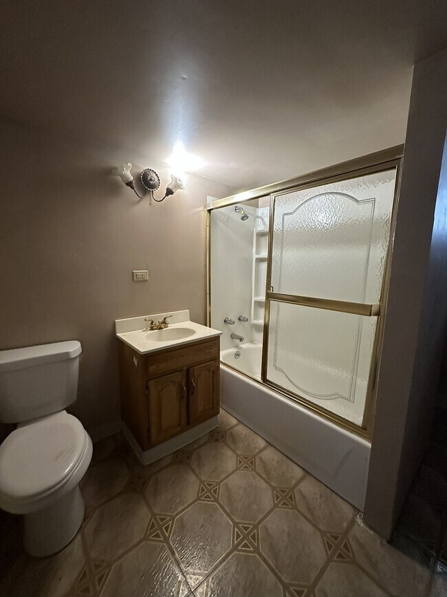 Building Photo - 208 27th Ave