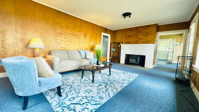 Building Photo - Two Bedroom Home on Waterfront - Furnished Option - Available Now