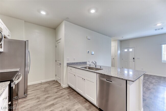 Building Photo - 12740 Feathersong