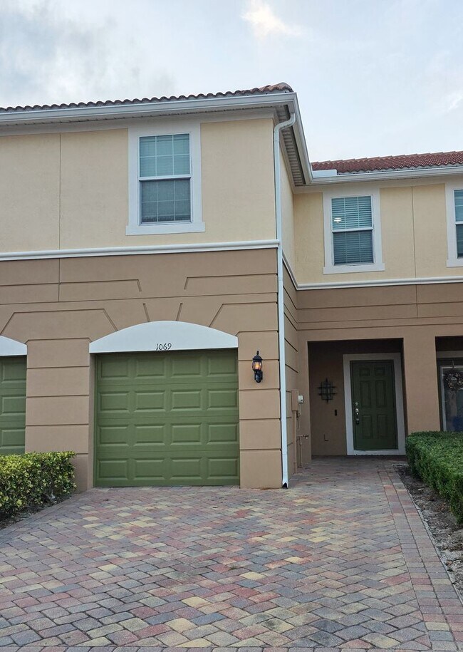 Building Photo - 3/2.5 in Gated Community at PROVENCE BAY