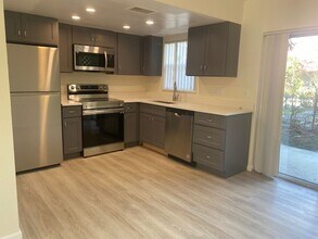 Building Photo - Beautiful 2-bed/1.5 bath two-story townhom...