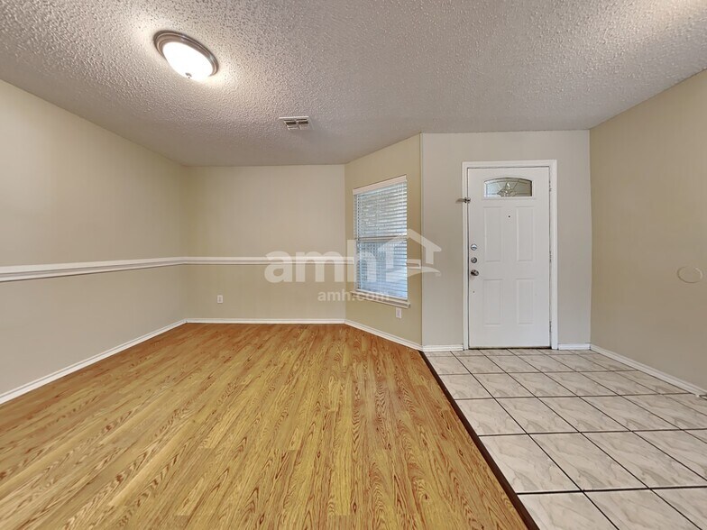 Building Photo - 205 Kissimmee Dr