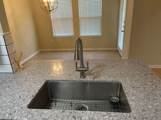 Building Photo - College Station - 4 Bedroom / 2.5 Bath / 2...