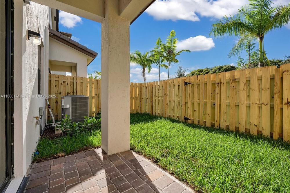 Building Photo - 250 SW 159th Ln