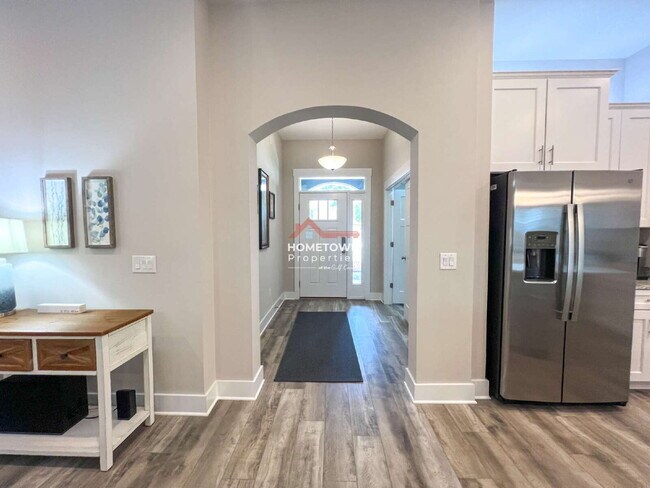 Building Photo - Furnished 3-Bed Oasis on Dunridge Drive wi...