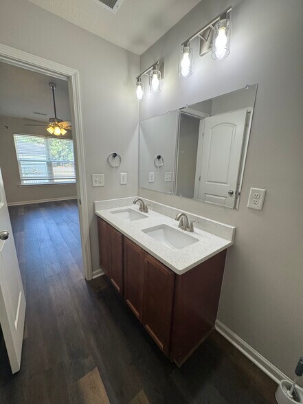 Building Photo - 1617 Friendly Rd