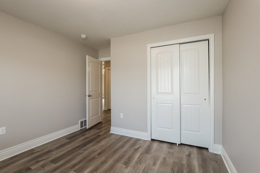 Building Photo - 1831 370 E