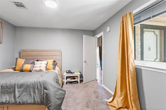 Building Photo - 1103 W Brompton Dr