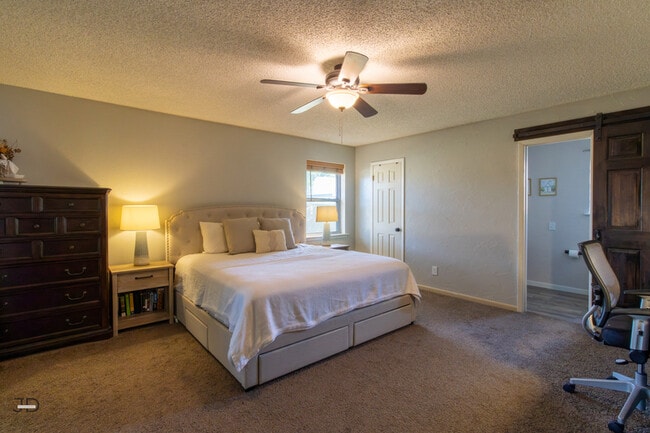 Building Photo - 5604 Greentree Ave