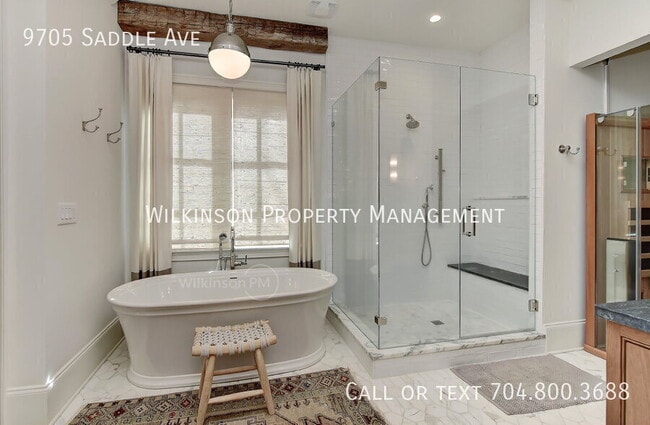 Building Photo - 9705 Saddle Ave