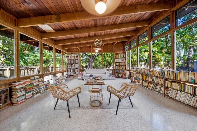 Building Photo - 2321 Tigertail Ct