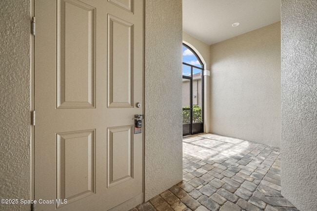 Building Photo - 8233 Loren Cove Dr