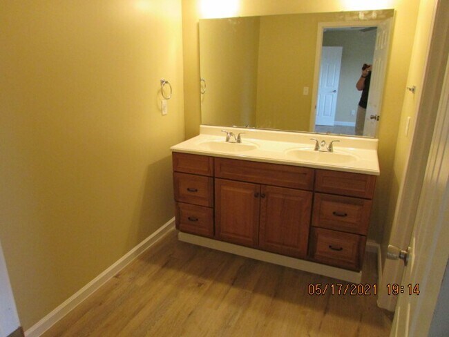 Building Photo - Close to Shaw AFB!