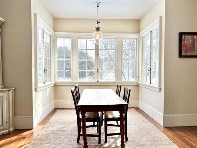 Building Photo - 918 Hale St