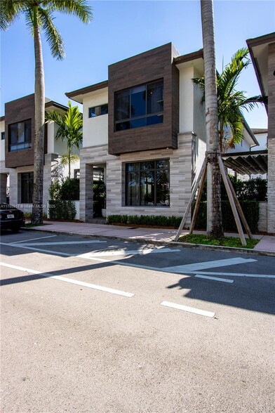 Building Photo - 4765 NW 85th Ave
